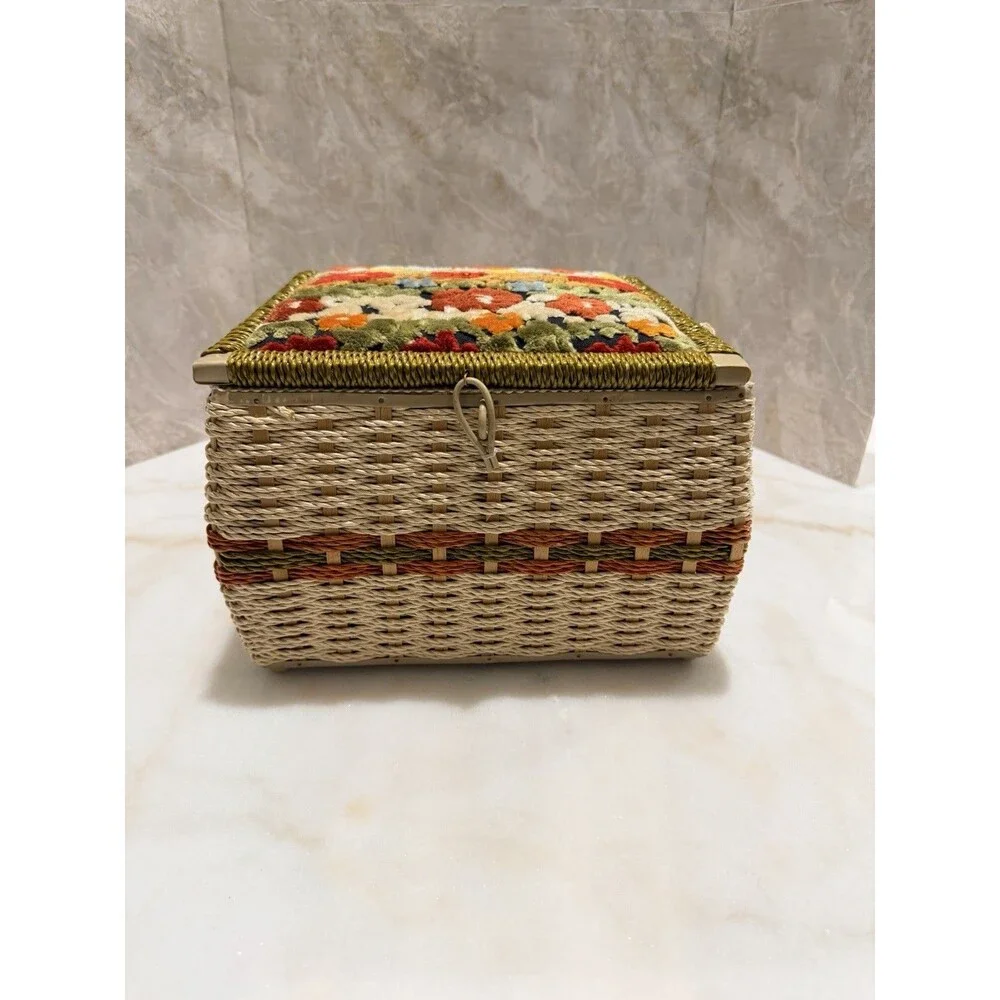 SINGER | Vintage Sewing Box • Super Unique design !